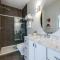 Modern Townhome, w/ Downtown Views, Rooftop Deck only 6min to Broadway - ناشفيل