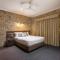 Highlander Motor Inn