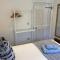 The Gate-Stunning Garden Apartment in Freshwater Bay The Gate-Stunning Garden Apartment in Freshwater Bay