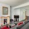 Victoria Cottage-seconds to beach-pet friendly- easy parking- self check in-sleep 6 people-minutes walk to all amenities