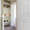 Victoria Cottage-seconds to beach-pet friendly- easy parking- self check in-sleep 6 people-minutes walk to all amenities