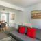Victoria Cottage-seconds to beach-pet friendly- easy parking- self check in-sleep 6 people-minutes walk to all amenities