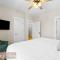 Luxury Lakefront: 9BR/8.5BA, Views, Peak Comfort - Branson