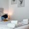 Beachfront 2BR - Private Beach in Palm Jumeirah - Dubaj