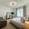 Beachfront 2BR - Private Beach in Palm Jumeirah - Dubaj