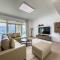 Beachfront 2BR - Private Beach in Palm Jumeirah - Dubaj