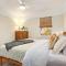 Midtown Modern-5 Min to Downtown-Large Game Room - فايتيفيل
