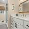 Midtown Modern-5 Min to Downtown-Large Game Room - فايتيفيل