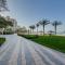 Beachfront 2BR - Private Beach in Palm Jumeirah - Dubaj