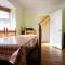 Oak House in Mid Wales with Log Burner By Seren Short Stays - 马汉莱斯
