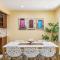 Spacious Oasis w/Pool Retreat