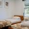 Honeysuckle St Cottage. Central Location. Sleeps 8