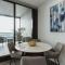Panoramic Lake View 2-Bed with Pool, Gym and BBQ