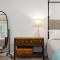 3 Houses 30 guests Country 14 acre Pecan Orchard