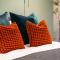 Commandery Vaults - Luxury Apartment in City Centre with SKY TV