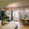 Commandery Vaults - Luxury Apartment in City Centre with SKY TV