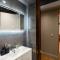 Commandery Vaults - Luxury Apartment in City Centre with SKY TV