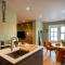 Commandery Vaults - Luxury Apartment in City Centre with SKY TV