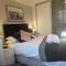 En-suite nook near forest & sea, great value with fridge, microwave and TV