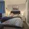En-suite nook near forest & sea, great value with fridge, microwave and TV