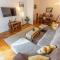 Bright & Spacious Riverside Apartment with Balcony - Budapest