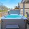 Solitude Retreat-3 mi to U of A-Hot Tub - 费耶特维尔