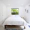 Bright & Comfortable Apt in Victoria Park