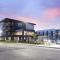 Stylish 1bdr Dwntn Private Entrance Apt w Pool Gym
