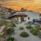 Boulder Surrounded Escape- ANOTHERdeserthouse - يوككا فالي
