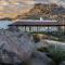 Boulder Surrounded Escape- ANOTHERdeserthouse - يوككا فالي