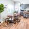Charming Luxe Family Unit Close to Disneyland and Beaches , Game Room Arcade - EV Friendly - Sleeps 20 - Midway City