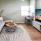 Charming Luxe Family Unit Close to Disneyland and Beaches , Game Room Arcade - EV Friendly - Sleeps 20 - Midway City