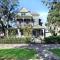 905 Seaside - Designer, Historic, Cold Plunge Pool, Pet-Friendly and King Beds