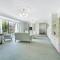 Wow, spacious home with a pool - Hamilton