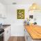 Lovely 2 BR condo in Sailboat Bend