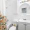 Lovely 2 BR condo in Sailboat Bend