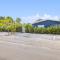 Lovely 2 BR condo in Sailboat Bend