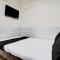 Super OYO Hotel O Mood Lodging & Boarding