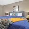 Wooded, Quiet Cottage, Very close to the Back 40