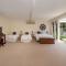 Skomer House Portsea with gas heated pool. Steps to beach and Portsea Pub