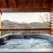 Parkway Paradise w/ Private Hot Tub - Pigeon Forge