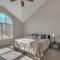 Pocono retreat- Lake, Firepit, BBQ, Gameroom, Ski home