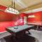 Pocono retreat- Lake, Firepit, BBQ, Gameroom, Ski home