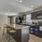 Pocono retreat- Lake, Firepit, BBQ, Gameroom, Ski home