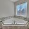 Pocono retreat- Lake, Firepit, BBQ, Gameroom, Ski home