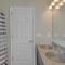 Pocono retreat- Lake, Firepit, BBQ, Gameroom, Ski home