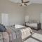 Pocono retreat- Lake, Firepit, BBQ, Gameroom, Ski home