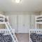 Pocono retreat- Lake, Firepit, BBQ, Gameroom, Ski home