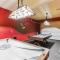 Pocono retreat- Lake, Firepit, BBQ, Gameroom, Ski home