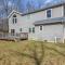 Pocono retreat- Lake, Firepit, BBQ, Gameroom, Ski home